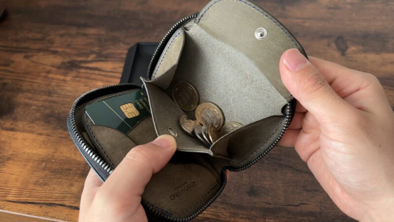 ONES WORKER(ワンズワーカー)
ショート ラウンドジップの小銭入れ