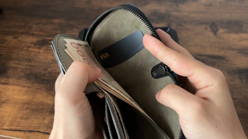 ONES WORKER(ワンズワーカー)
ショート ラウンドジップの隠しカードポケット