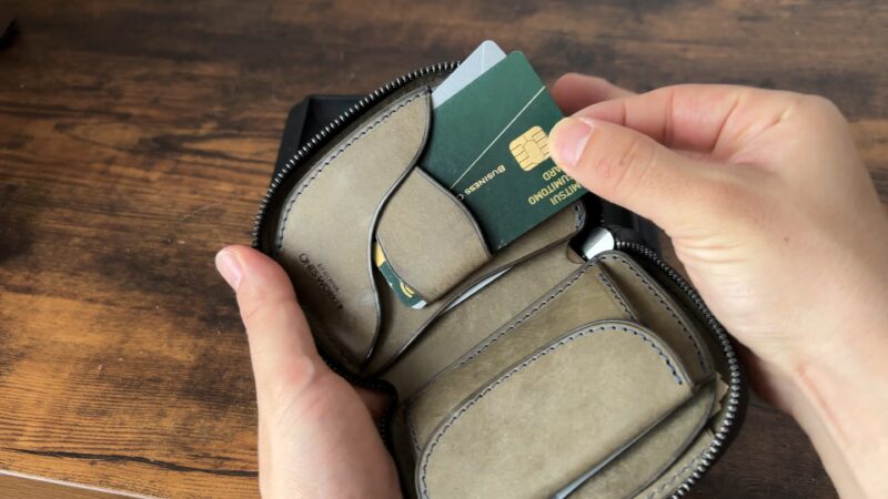 ONES WORKER(ワンズワーカー)
ショート ラウンドジップのループ型カードポケット