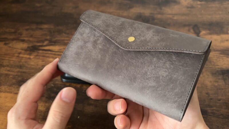 STUDIUM(ストゥディウム)のスタンドアップウォレットの正面画像