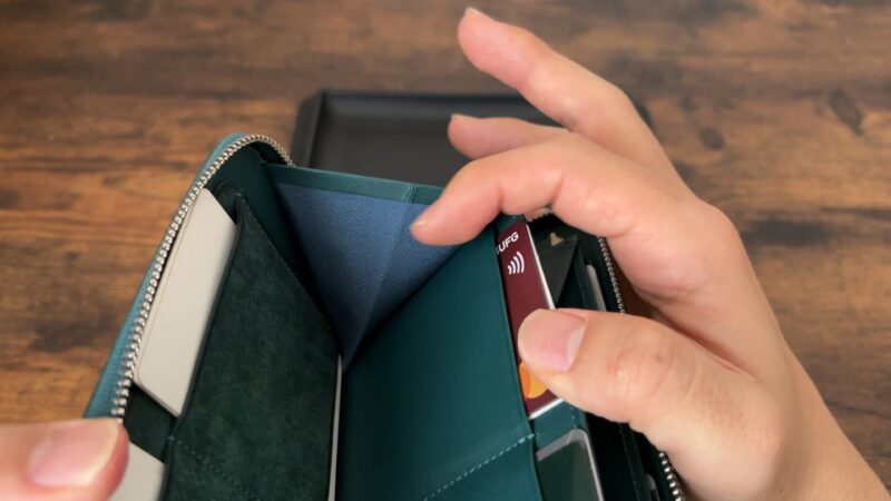 レンマ　エラスティコの内装素材（革ではない部分）