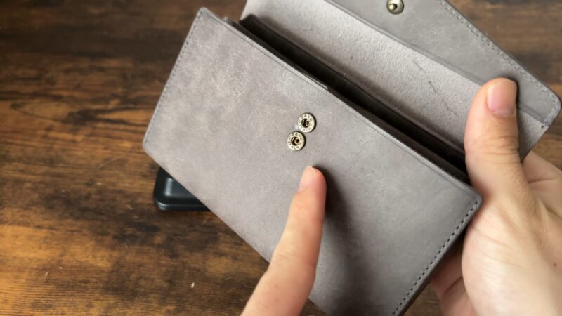 STUDIUM(ストゥディウム)のスタンドアップウォレットのホック