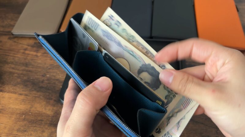 il modo Air Premiumの札の収納シーン
