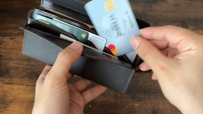 11DROPS VALLEYのカードの出し入れ